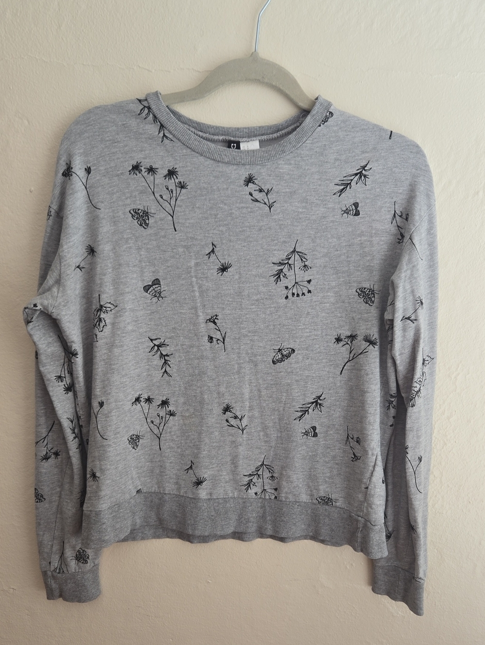 H&M Light Gray Floral & Butterfly Crewneck Sweatshirt_0068